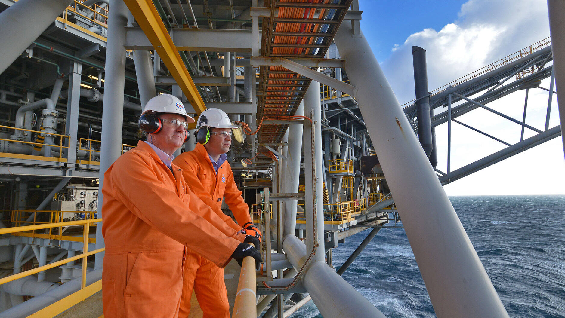 Image Photo ExxonMobil Australia Chairman Richard Owen and Federal Resources Matt Canavan at the completion of the Kipper Tuna Turrum project, the largest ever single investment in domestic gas.